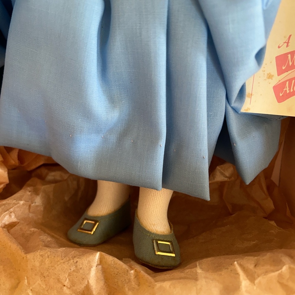 Madame Alexander Goldilocks Doll in Blue in the original box w/paperwork 14” - Picture 8 of 9